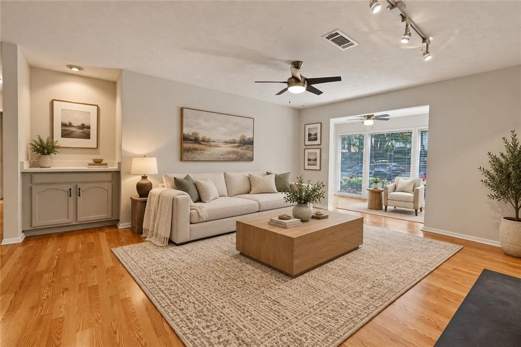 2 bedroom, 2 bathroom, 1,166 sq ft condominium for sale at 1640 Roanoke Place, Marietta, GA 30067 — photo 2