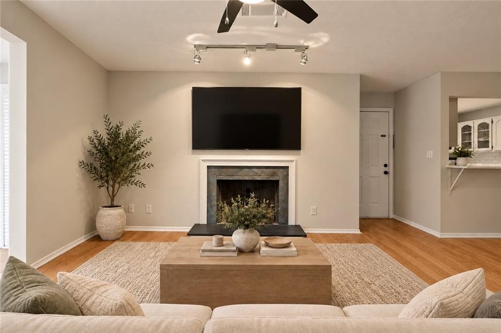 2 bedroom, 2 bathroom, 1,166 sq ft condominium for sale at 1640 Roanoke Place, Marietta, GA 30067 — photo 4