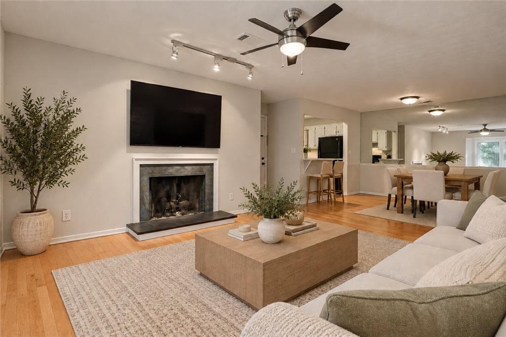 2 bedroom, 2 bathroom, 1,166 sq ft condominium for sale at 1640 Roanoke Place, Marietta, GA 30067 — photo 5