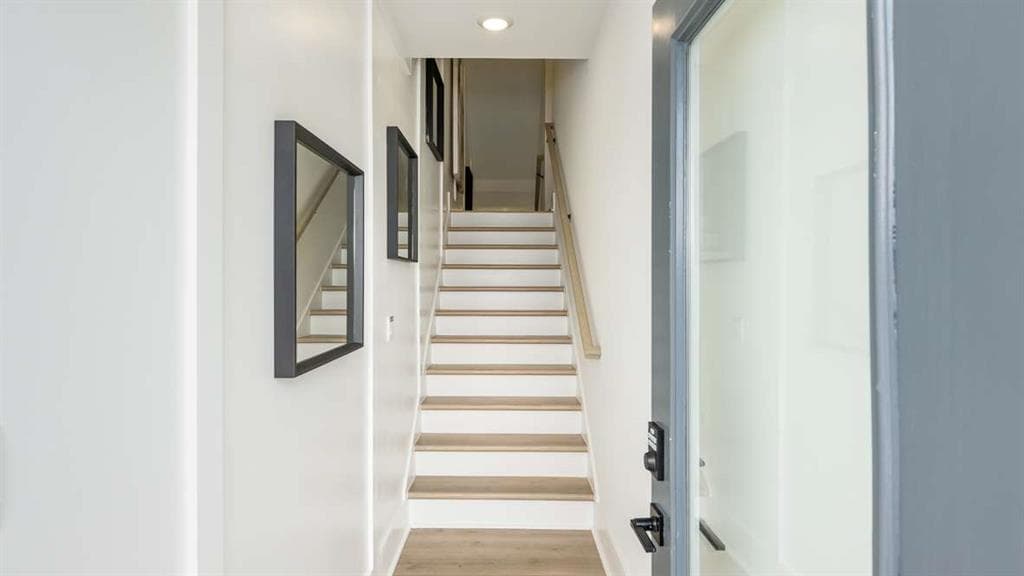 4 bedroom, 4 bathroom, 2,314 sq ft townhouse under contract at 5702 Peach Valley Lane, Peachtree Corners, GA 30092 — photo 3