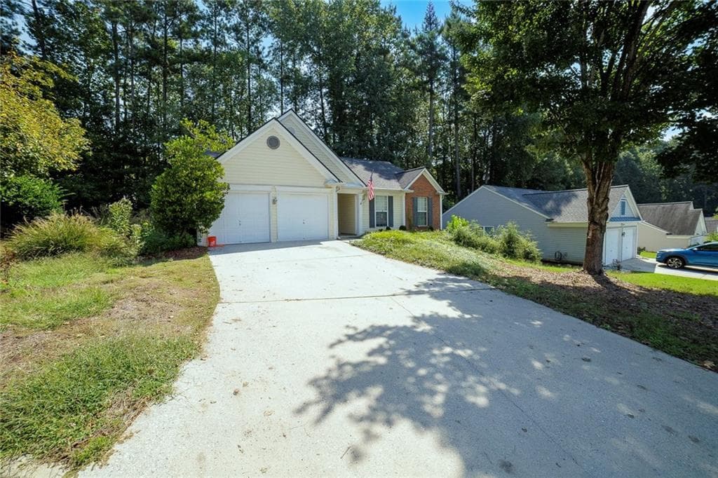 3 bedroom, 2 bathroom, 1,375 sq ft single family residence under contract at 133 Park Forest Drive, Kennesaw, GA 30144 — photo 3