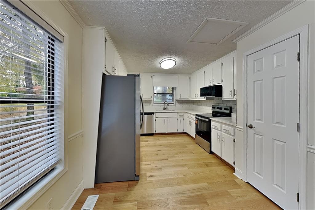 3 bedroom, 2 bathroom, 2,442 sq ft single family residence for rent at 529 Penny Lane, Woodstock, GA 30188 for $2,350 a month — photo 5