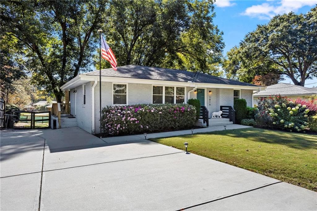 3 bedroom, 2 bathroom, 1,174 sq ft single family residence for sale at 1016 Magnolia Drive, Smyrna, GA 30082 — photo 2