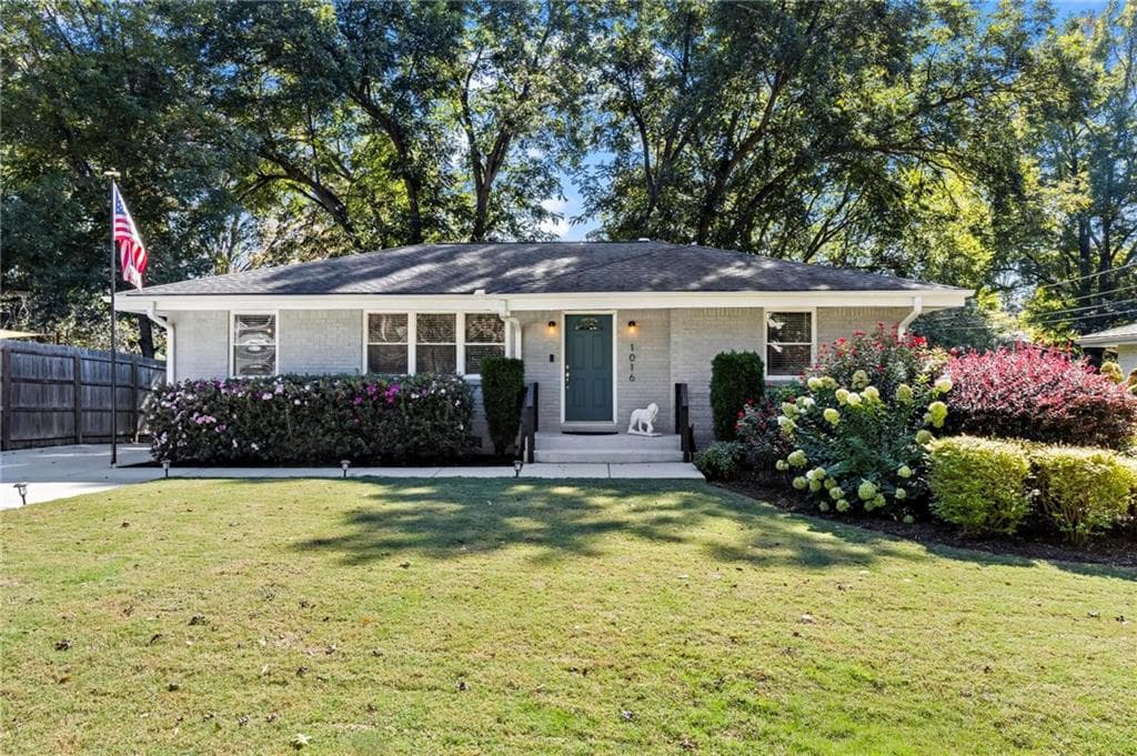 3 bedroom, 2 bathroom, 1,174 sq ft single family residence for sale at 1016 Magnolia Drive, Smyrna, GA 30082 — photo 4
