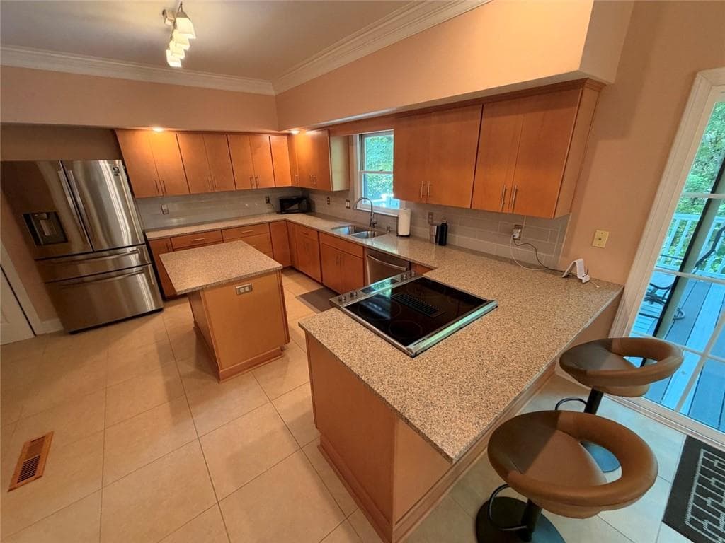 4 bedroom, 4 bathroom, 3,823 sq ft single family residence for rent at 210 Wessex Court, Sandy Springs, GA 30328 for $3,995 a month — photo 3
