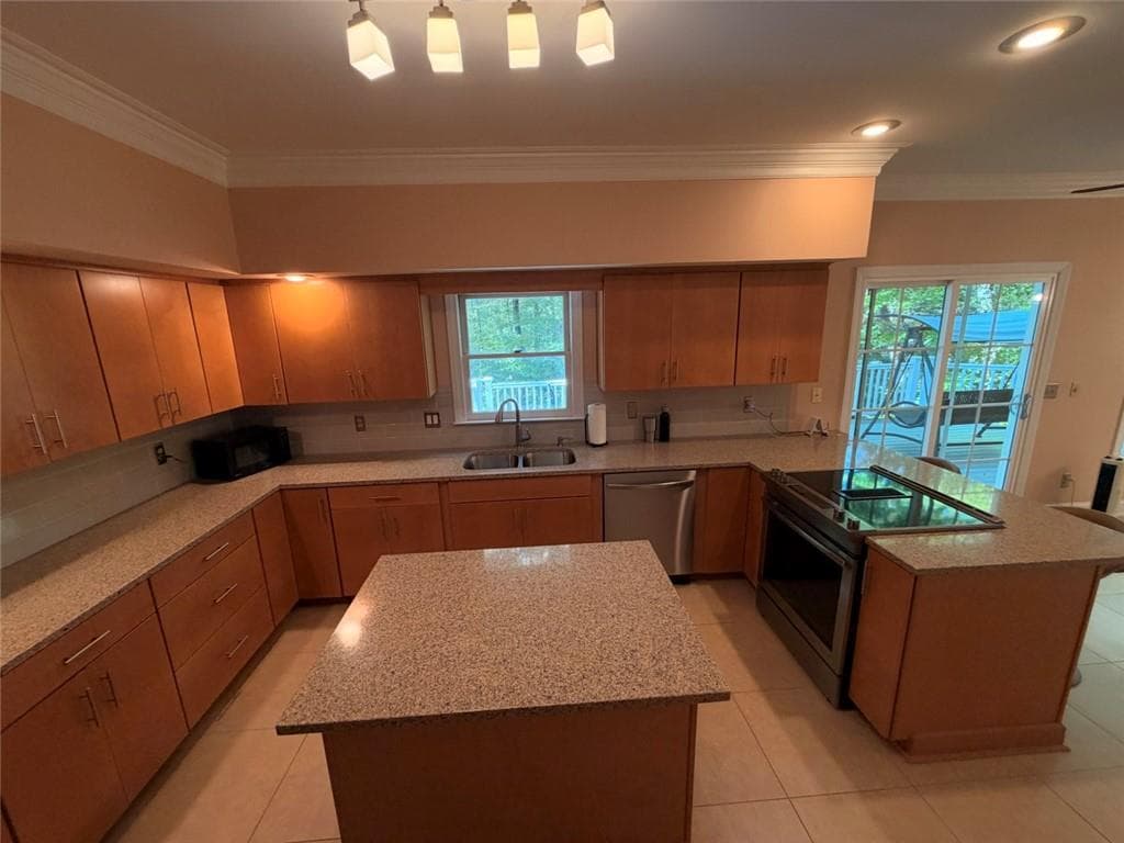 4 bedroom, 4 bathroom, 3,823 sq ft single family residence for rent at 210 Wessex Court, Sandy Springs, GA 30328 for $3,995 a month — photo 5