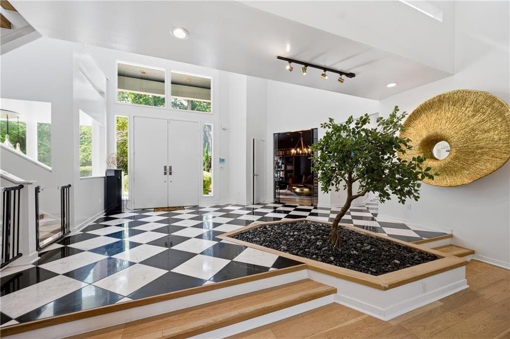 4 bedroom, 4 bathroom, 4,109 sq ft single family residence for sale at 13 Heards Overlook Court, Sandy Springs, GA 30328 — photo 3