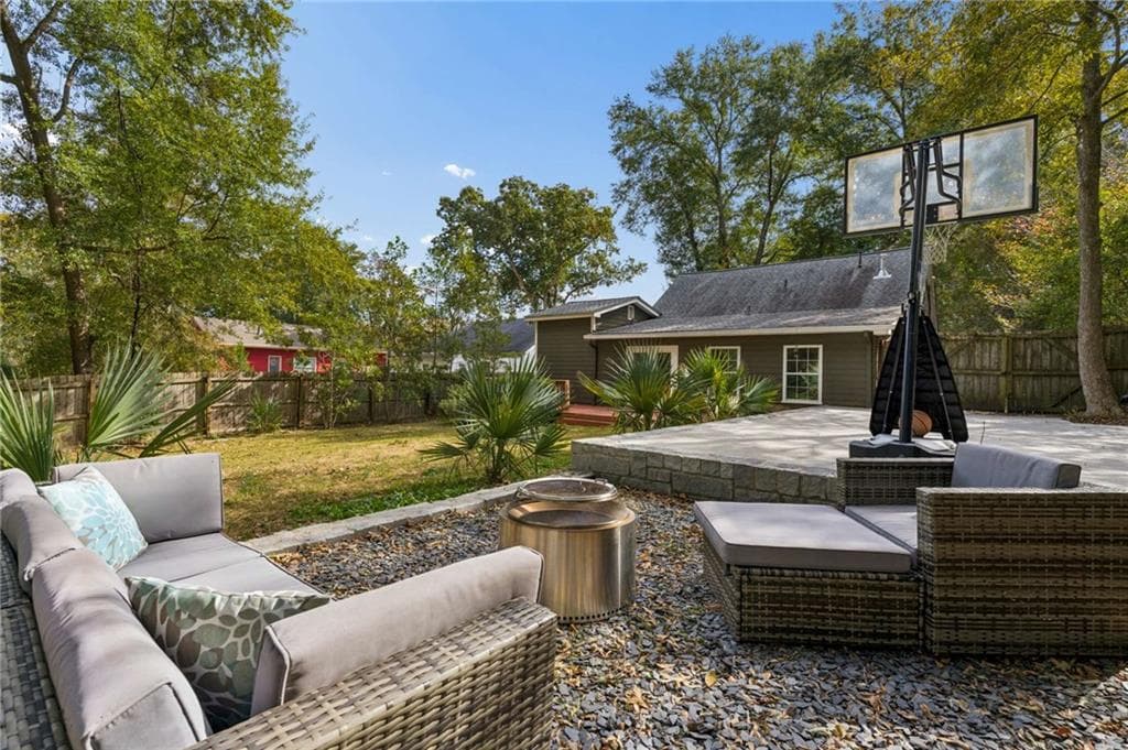 4 bedroom, 2 bathroom, 1,787 sq ft single family residence for sale at 1214 Stoneybrook Drive, Atlanta, GA 30316 — photo 5