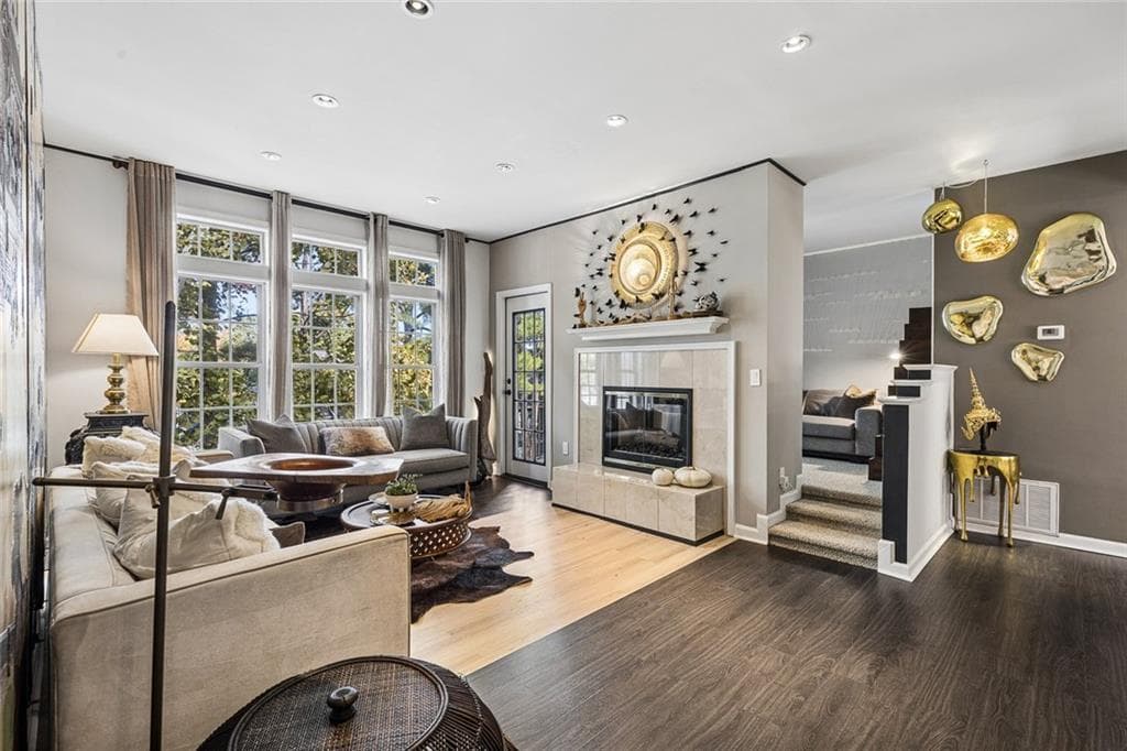 1 bedroom, 1 bathroom, 881 sq ft condominium for sale at 220 Renaissance Parkway 1210, Atlanta, GA 30308