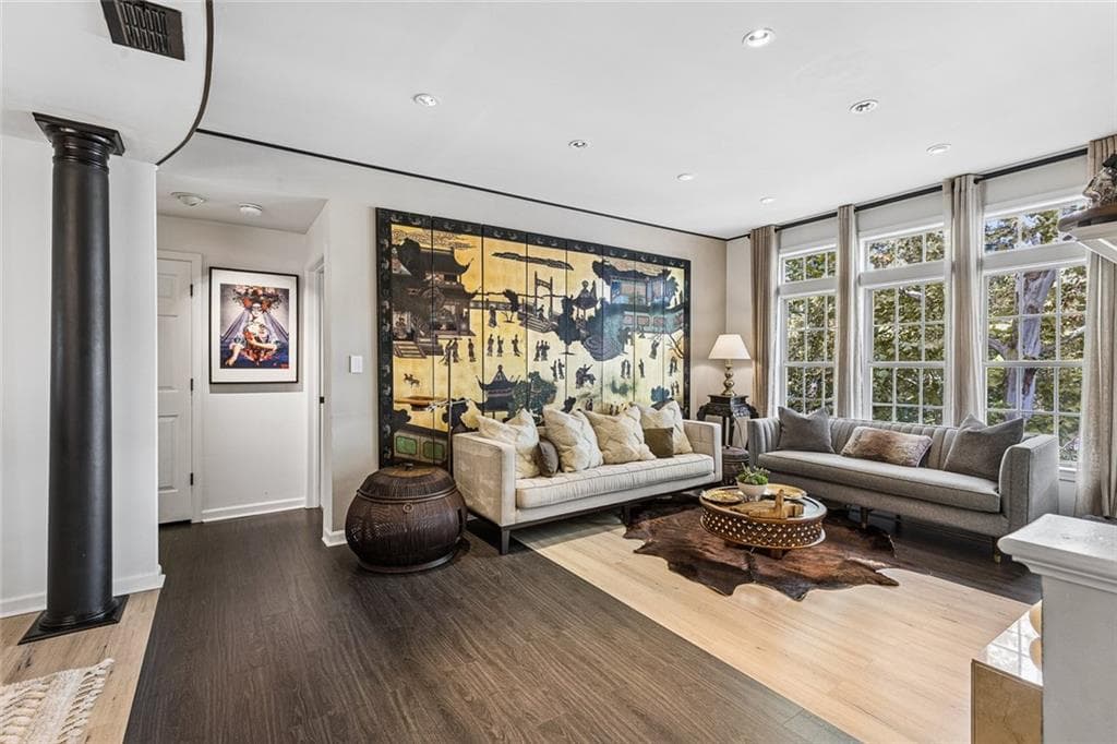 1 bedroom, 1 bathroom, 881 sq ft condominium for sale at 220 Renaissance Parkway 1210, Atlanta, GA 30308 — photo 4