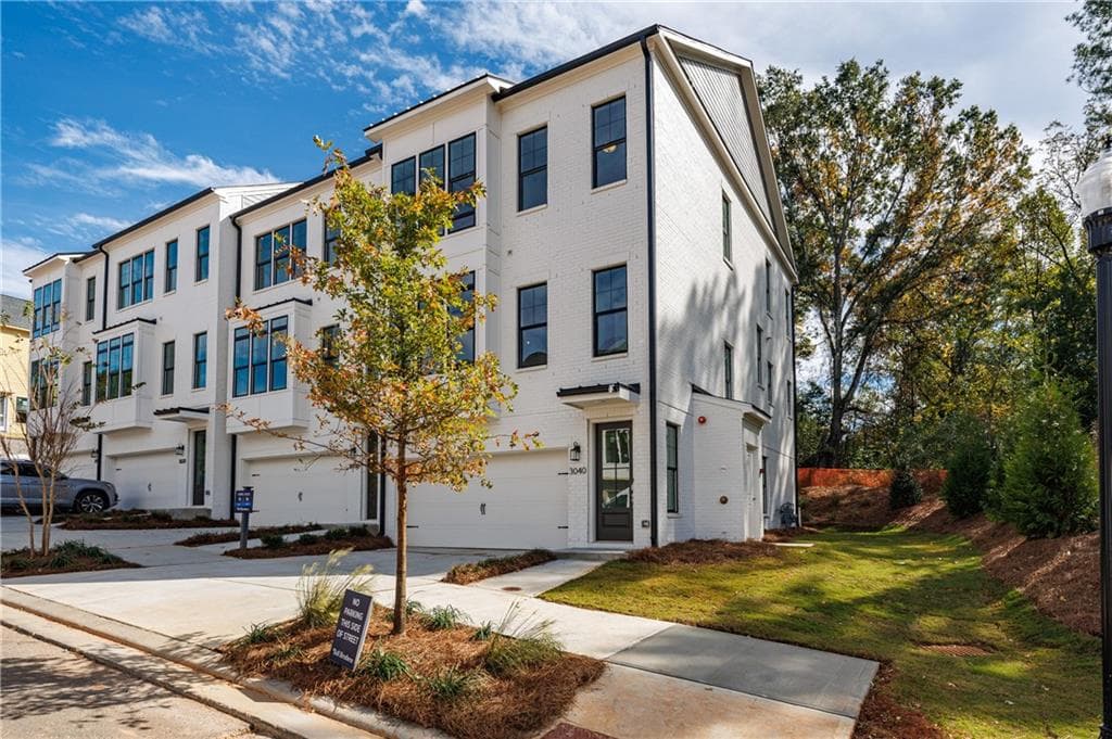 3 bedroom, 4 bathroom, 2,631 sq ft townhouse for rent at 3040 Cedar Grove Trail, Alpharetta, GA 30004 for $5,250 a month — photo 2