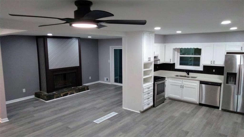 3 bedroom, 2 bathroom, 1,734 sq ft single family residence for sale at 446 Emmett Street, Riverdale, GA 30274 — photo 4