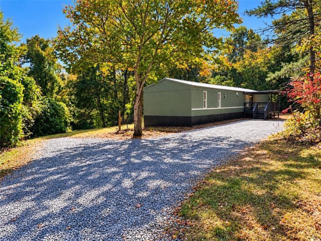 3 bedroom, 2 bathroom, 1,216 sq ft single family residence for rent at 79 Oakridge Drive, Cleveland, GA 30528 for $1,500 a month — photo 2