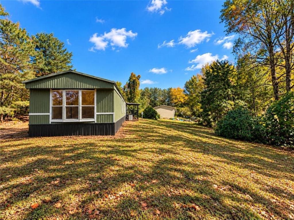 3 bedroom, 2 bathroom, 1,216 sq ft single family residence for rent at 79 Oakridge Drive, Cleveland, GA 30528 for $1,500 a month — photo 3