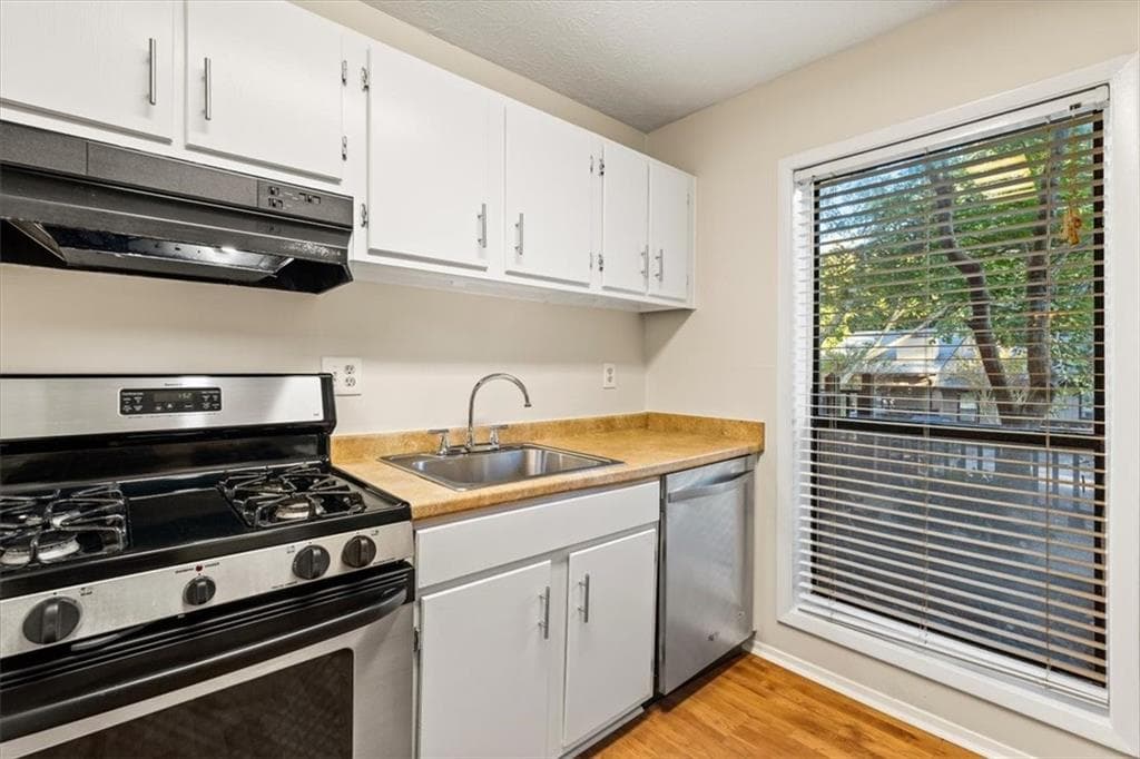 1 bedroom, 1 bathroom, 775 sq ft condominium for sale at 407 River Run Drive 407, Sandy Springs, GA 30350 — photo 2