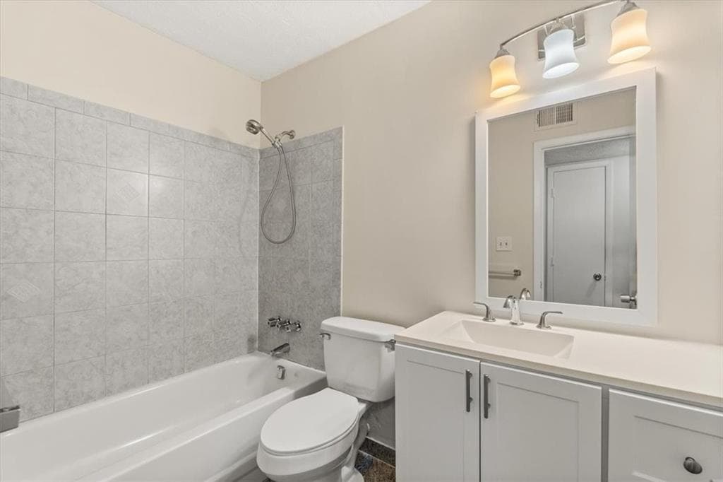 1 bedroom, 1 bathroom, 775 sq ft condominium for sale at 407 River Run Drive 407, Sandy Springs, GA 30350 — photo 3