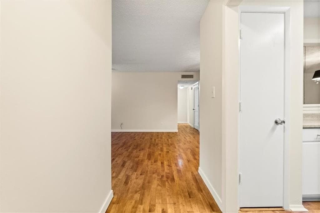 1 bedroom, 1 bathroom, 775 sq ft condominium for sale at 407 River Run Drive 407, Sandy Springs, GA 30350 — photo 7