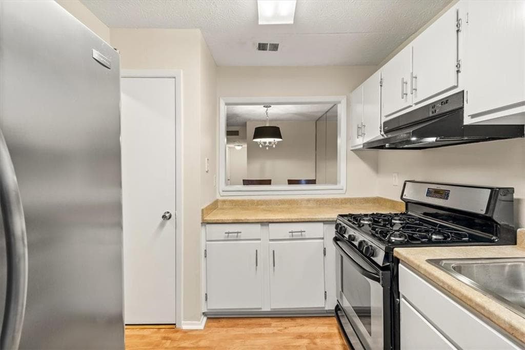 1 bedroom, 1 bathroom, 775 sq ft condominium for sale at 407 River Run Drive 407, Sandy Springs, GA 30350 — photo 9