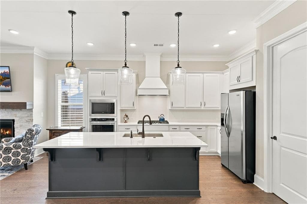 3 bedroom, 3 bathroom, 2,124 sq ft single family residence for sale at 7220 Stoller Drive, Cumming, GA 30040 — photo 6