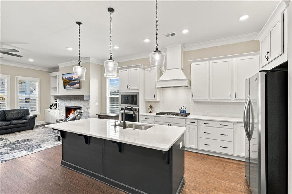 3 bedroom, 3 bathroom, 2,124 sq ft single family residence for sale at 7220 Stoller Drive, Cumming, GA 30040 — photo 7