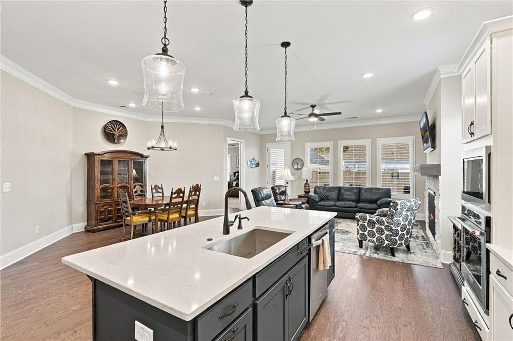 3 bedroom, 3 bathroom, 2,124 sq ft single family residence for sale at 7220 Stoller Drive, Cumming, GA 30040 — photo 9