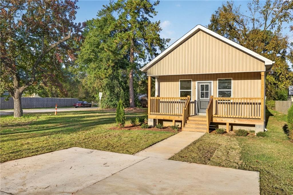 3 bedroom, 2 bathroom, 1,200 sq ft single family residence for sale at 14 Lake Shore Loop, Augusta, GA 30904