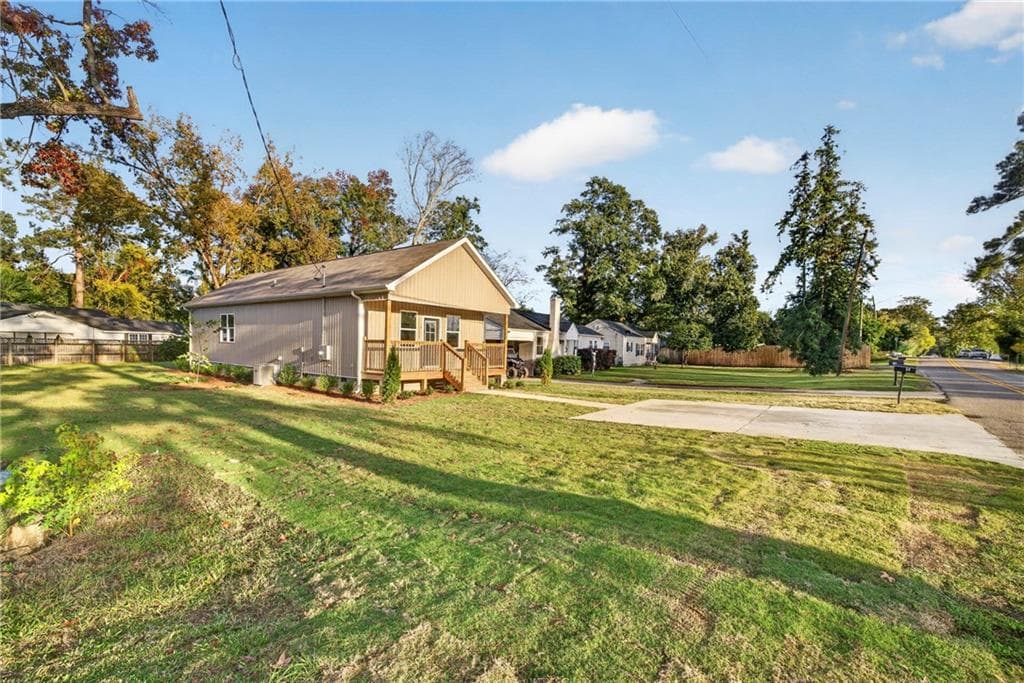 3 bedroom, 2 bathroom, 1,200 sq ft single family residence for sale at 14 Lake Shore Loop, Augusta, GA 30904 — photo 3