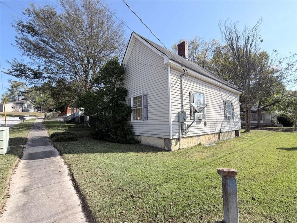 2 bedroom, 1 bathroom, 1,348 sq ft single family residence for sale at 46 Poplar Street, Porterdale, GA 30014 — photo 3