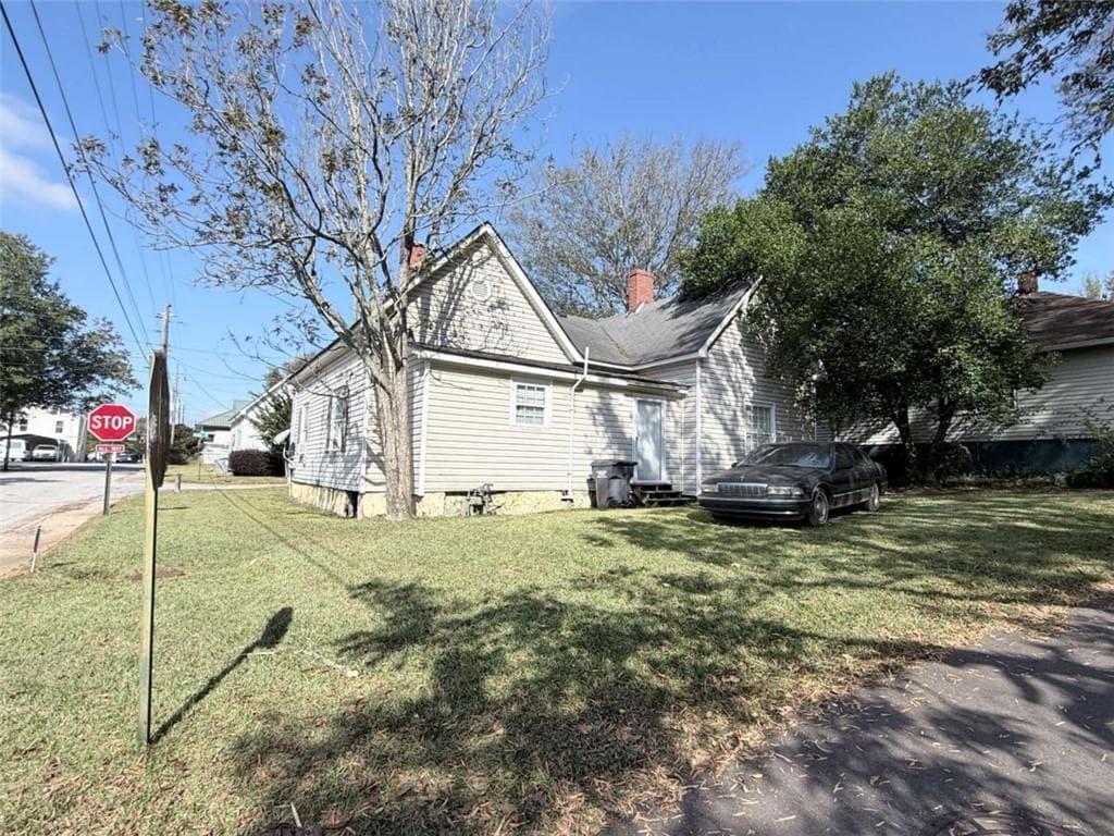2 bedroom, 1 bathroom, 1,348 sq ft single family residence for sale at 46 Poplar Street, Porterdale, GA 30014 — photo 4