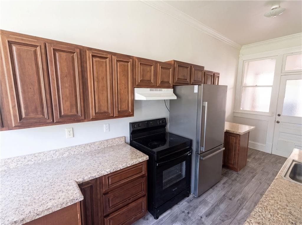 3 bedroom, 2 bathroom, 1,972 sq ft single family residence for sale at 809 Mary Street, Waycross, GA 31503 — photo 2