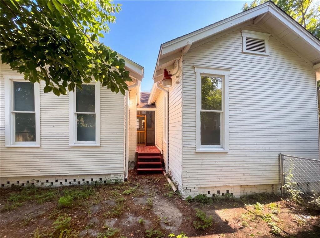 3 bedroom, 2 bathroom, 1,972 sq ft single family residence for sale at 809 Mary Street, Waycross, GA 31503 — photo 5