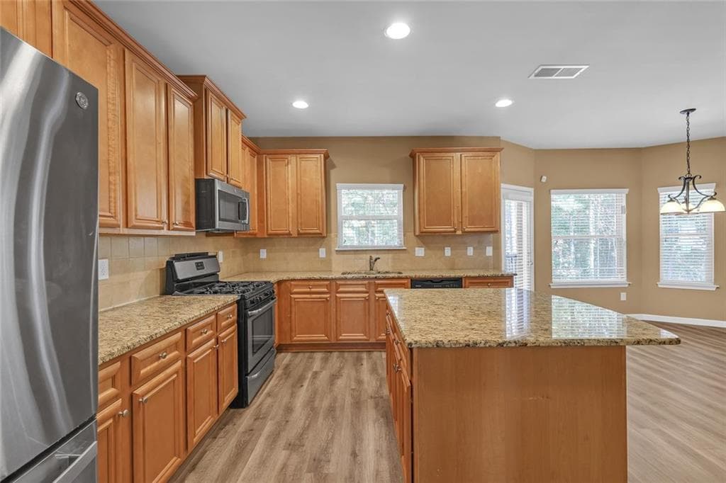 5 bedroom, 4 bathroom, 3,226 sq ft single family residence for sale at 7748 Wrotham Circle, Atlanta, GA 30349 — photo 7