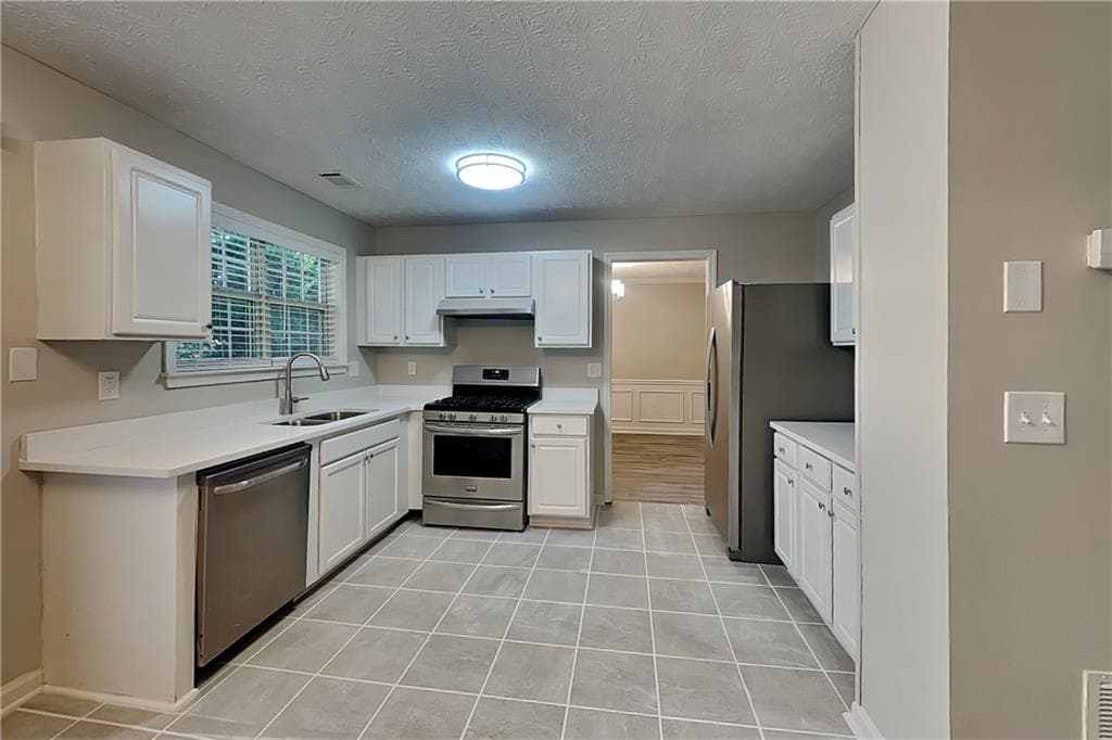 4 bedroom, 3 bathroom, 2,031 sq ft single family residence for rent at 620 Manor Glen Drive, Suwanee, GA 30024 for $2,325 a month — photo 6
