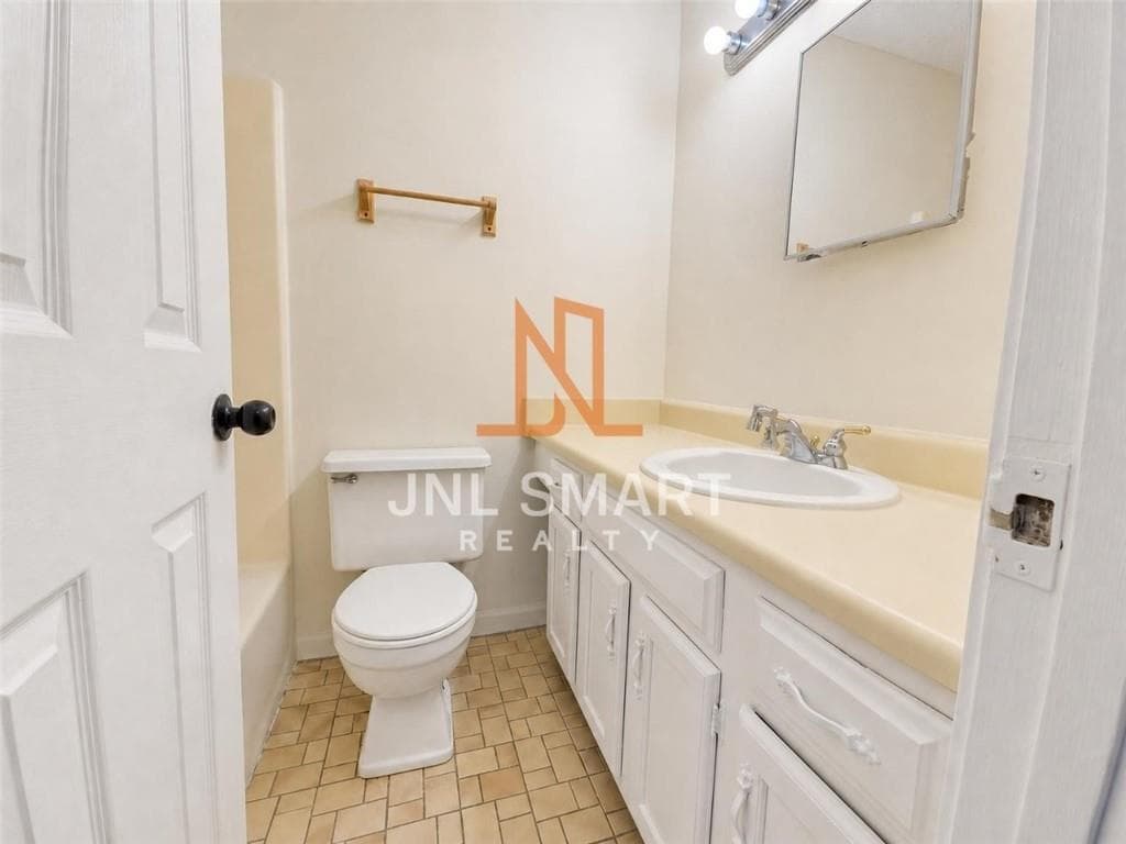 2 bedroom, 3 bathroom, 1,188 sq ft townhouse for sale at 667 Hunting Creek Lane, Conyers, GA 30013 — photo 5