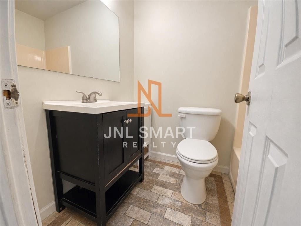 2 bedroom, 3 bathroom, 1,188 sq ft townhouse for sale at 667 Hunting Creek Lane, Conyers, GA 30013 — photo 8