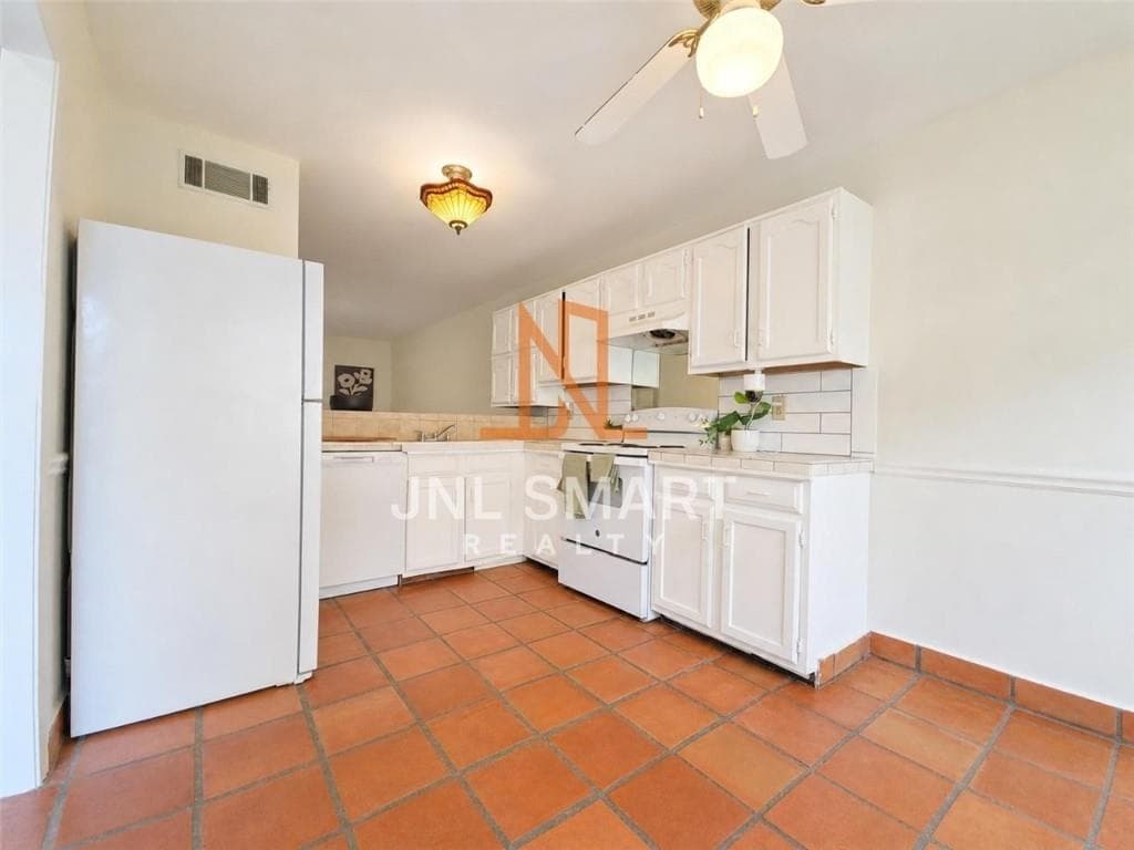 2 bedroom, 3 bathroom, 1,188 sq ft townhouse for sale at 667 Hunting Creek Lane, Conyers, GA 30013 — photo 10