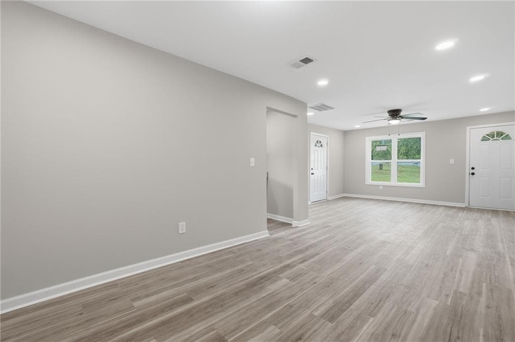 3 bedroom, 1 bathroom, 1,060 sq ft single family residence for sale at 1061 Highway 3 N, Hampton, GA 30228 — photo 9