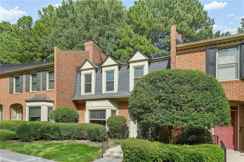 2 bedroom, 3 bathroom, 1,659 sq ft townhouse for rent at 24 Plantation Drive, Atlanta, GA 30324 for $3,550 a month — photo 3
