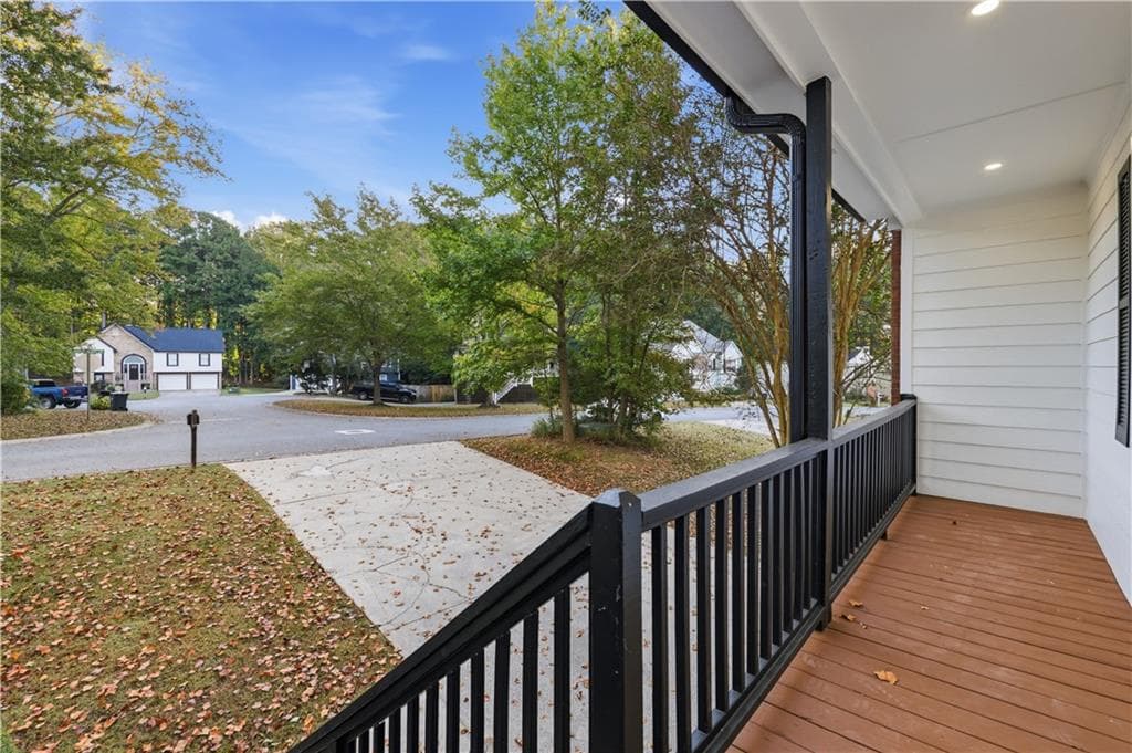 4 bedroom, 3 bathroom, 2,000 sq ft single family residence for sale at 4809 Baker Plantation Drive, Acworth, GA 30101 — photo 2