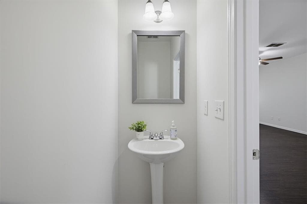 3 bedroom, 3 bathroom, 1,335 sq ft townhouse for sale at 3261 Garden Glade Ln, Lithonia, GA 30038 — photo 5