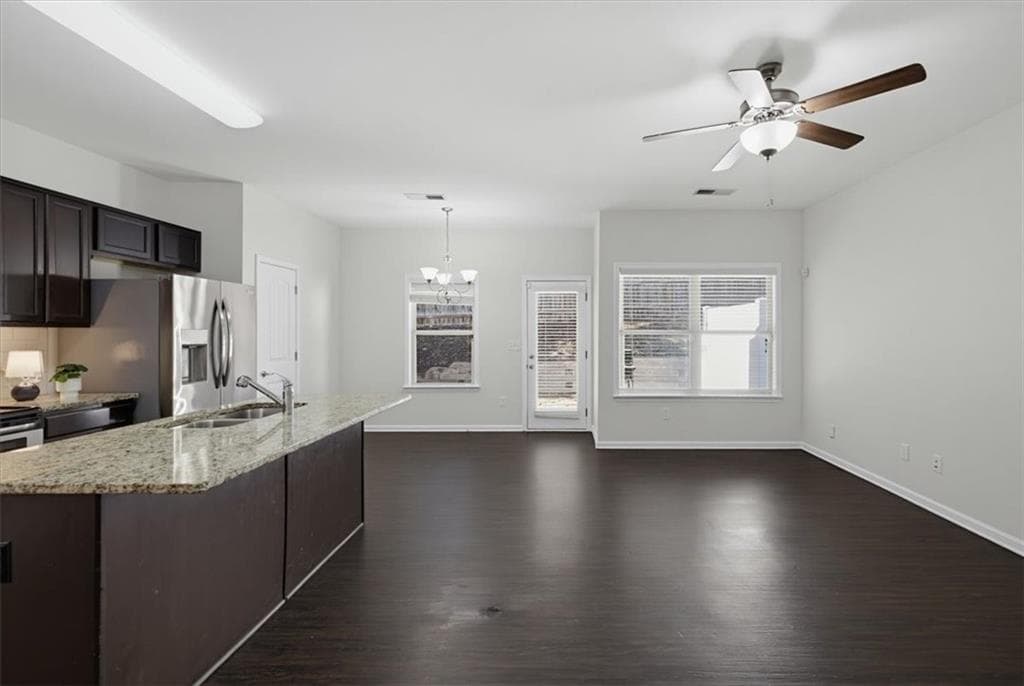 3 bedroom, 3 bathroom, 1,335 sq ft townhouse for sale at 3261 Garden Glade Ln, Lithonia, GA 30038 — photo 6