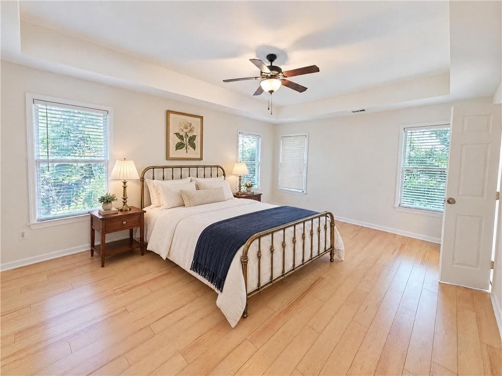 4 bedroom, 3 bathroom, 2,432 sq ft single family residence for sale at 1860 Oak Tree Hollow, Alpharetta, GA 30005 — photo 4