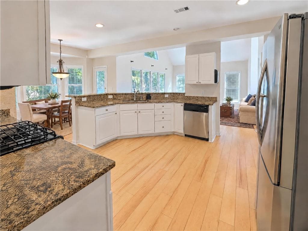 4 bedroom, 3 bathroom, 2,432 sq ft single family residence for sale at 1860 Oak Tree Hollow, Alpharetta, GA 30005 — photo 6