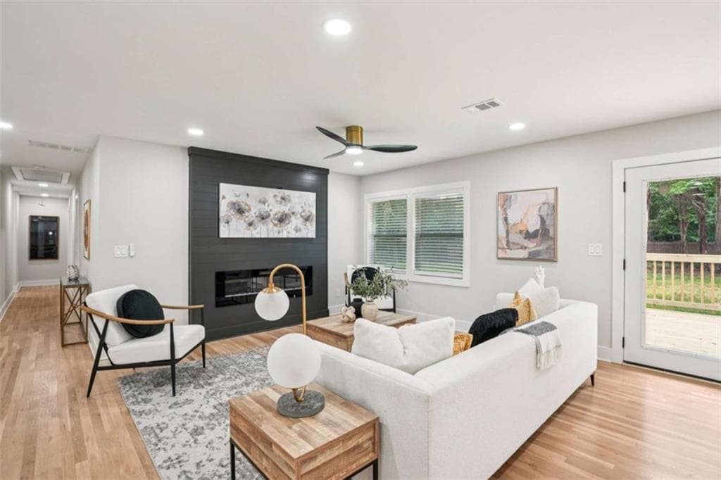 4 bedroom, 3 bathroom, 2,100 sq ft single family residence for sale at 5170 Chamblee Dunwoody Road, Atlanta, GA 30338 — photo 3