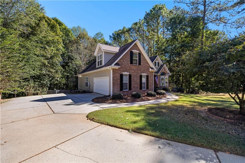 4 bedroom, 3 bathroom, 3,300 sq ft single family residence for sale at 25 Lyndhurst Way, Sharpsburg, GA 30277 — photo 3