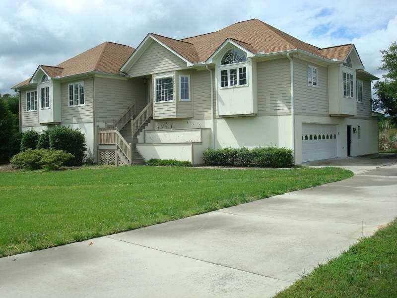 211 Woodedge Drive, Calhoun, GA 30701 — most recent listing photo