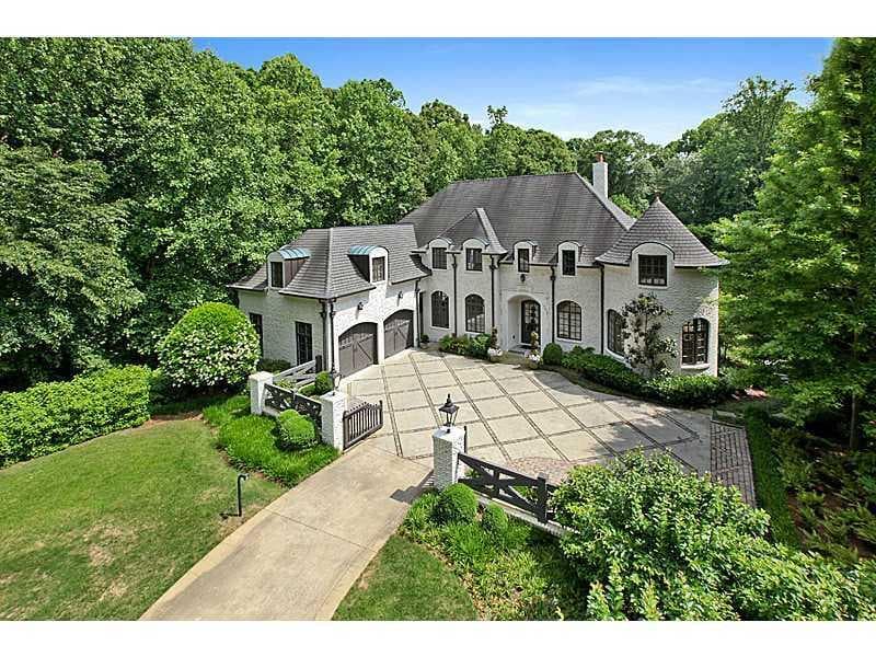 4 bedroom, 6,437 sq ft single family residence sold at 752 W Wesley Road, Atlanta, GA 30327