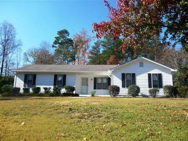 4 bedroom, 1,720 sq ft single family residence sold at 111 Little Brook Drive, Woodstock, GA 30188