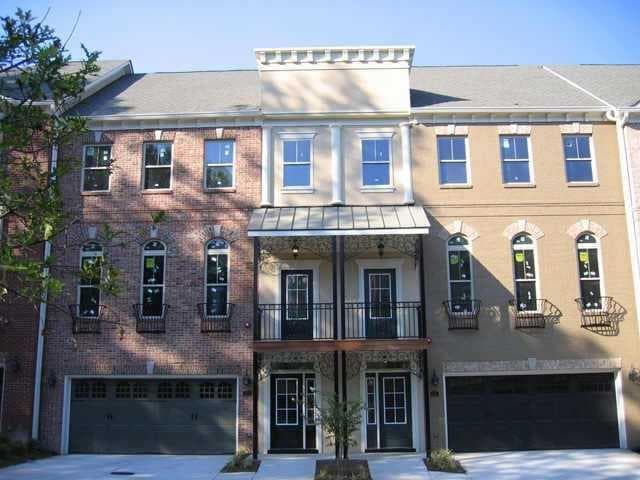 3 bedroom, 2,608 sq ft townhouse sold at 941 Delaronde Court 941, Sandy Springs, GA 30328