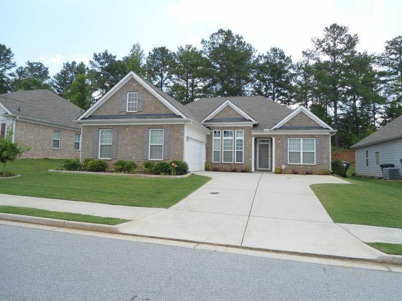 3 bedroom, 2,377 sq ft single family residence sold at 2832 Summit Parkway, Atlanta, GA 30331